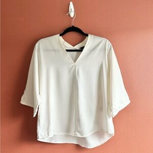 NWT Banana Republic Factory Cream V-Neck Women's Blouse